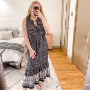 Misa Paisley Ditsy Floral Tiered Maxi Dress in size Small